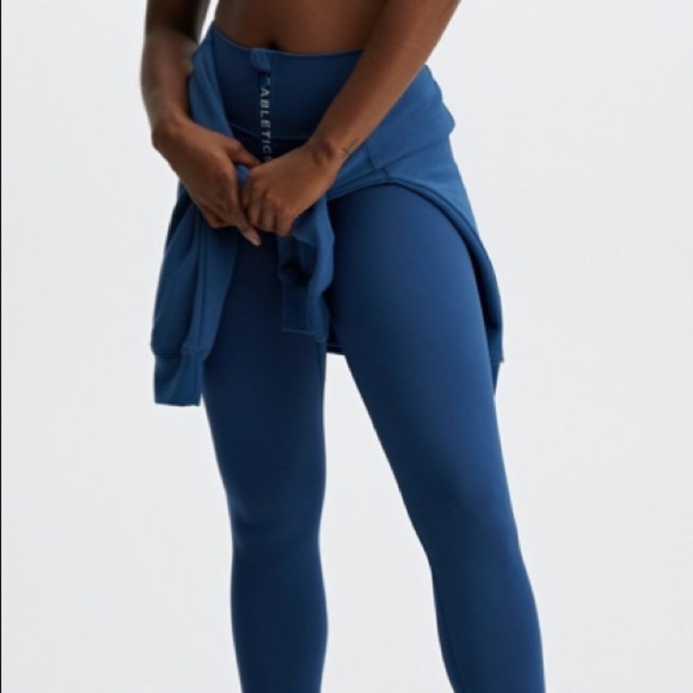 Fabletics sweatshirt women’s NWT - Picture 3 of 7